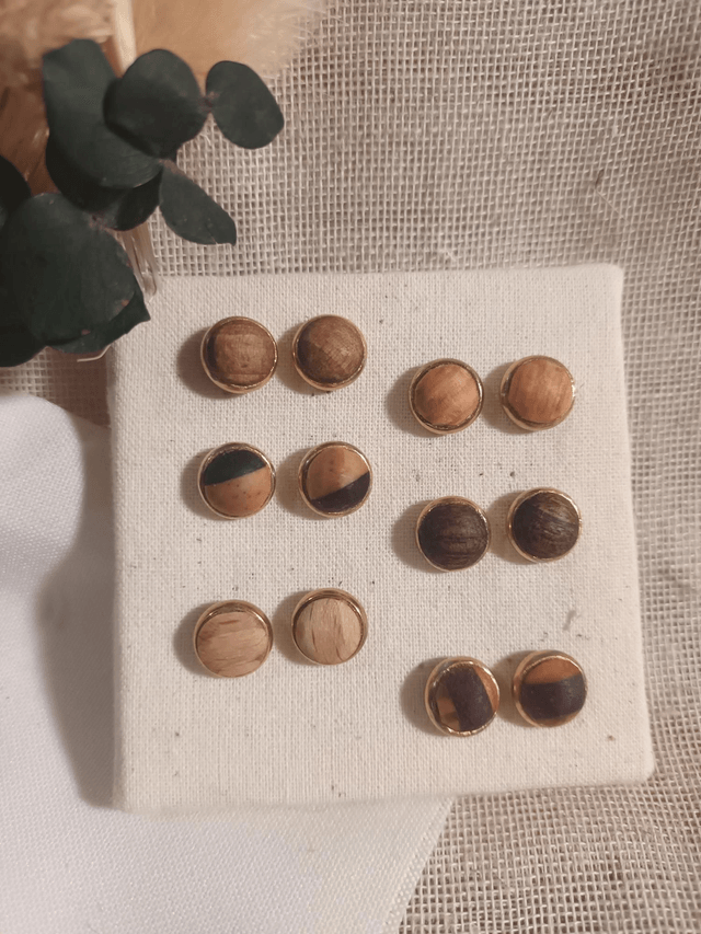 Boucles d'oreilles puce en bois doré | Création artisanale iséroise