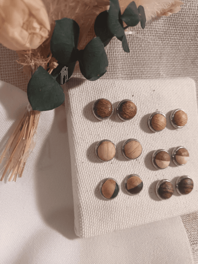 Boucles d&#039;oreilles puce en bois argenté | créé en Isère 
